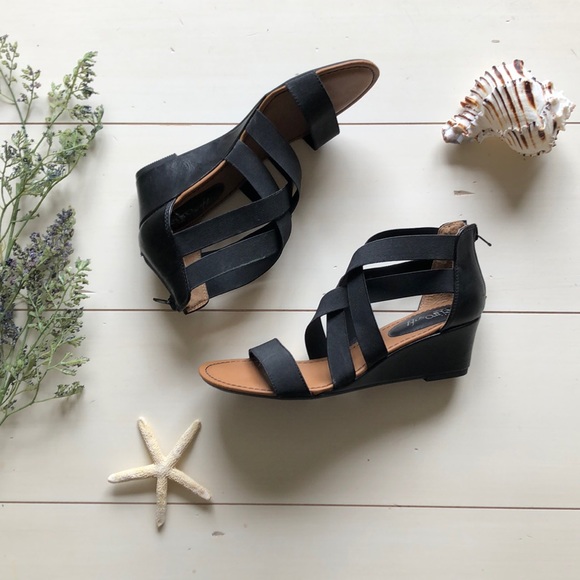 Lulus Shoes - NWOT! Black Strappy Dress Sandals